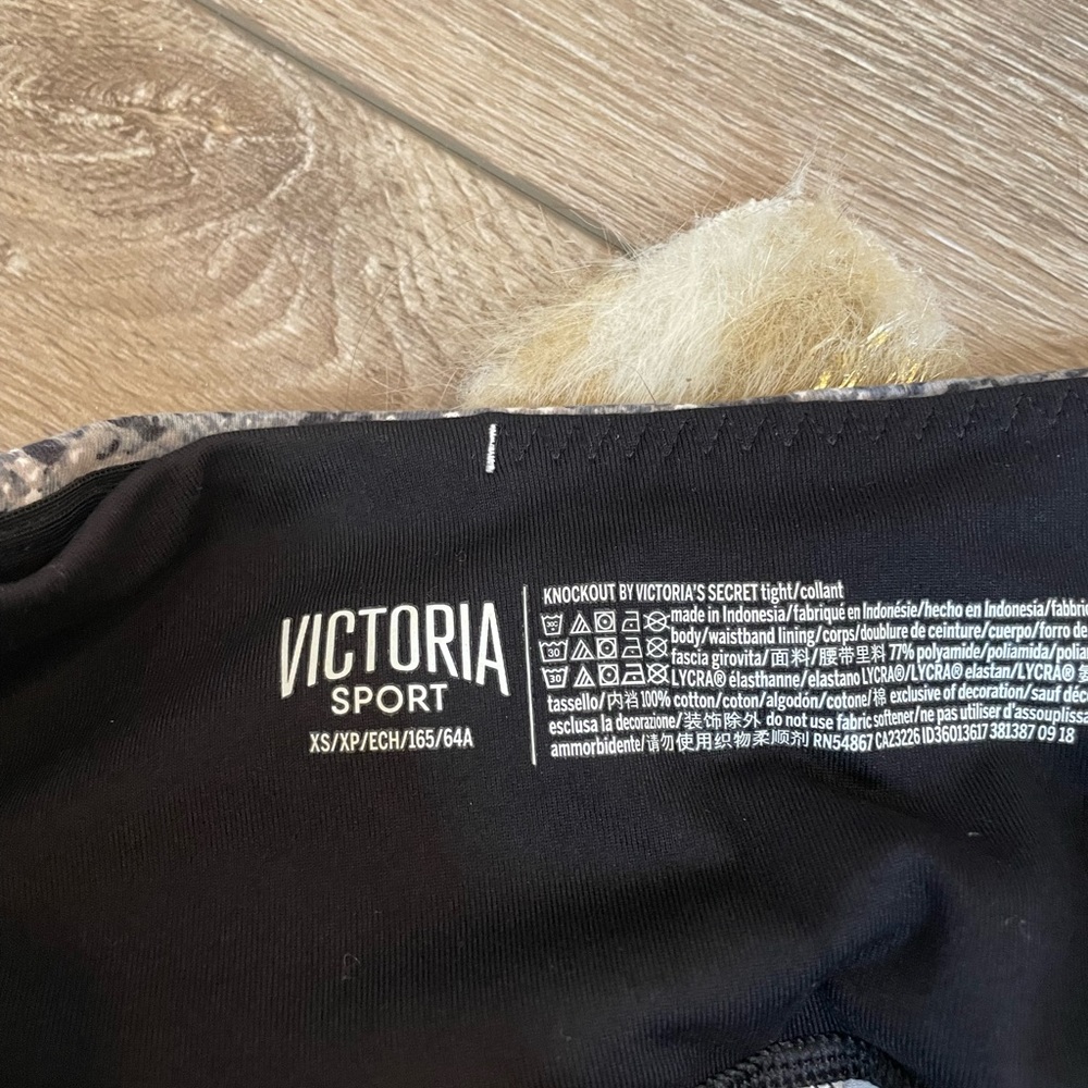 Victoria’s Secret sport knockout snake print leggings - Picture 2 of 5